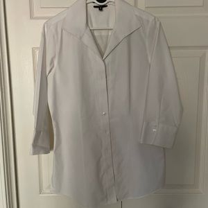 Foxcroft Non-Iron fitted, V-neck-collared tunic. Side slits White.